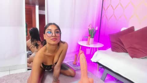 Snapshot of cami_evanns chatting on 02-09-25, 04:25 Camila online show from 02-09-25, 04:25