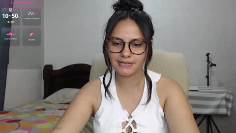 Snapshot of cami_valbuena chatting on 02-04-26, 01:33 Camila Valbuena online show from 02-04-26, 01:33