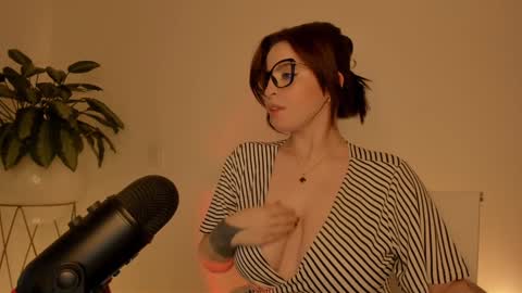 Snapshot of camidoll_10 chatting on 12-22-24, 07:31 camila online show from 12-22-24, 07:31