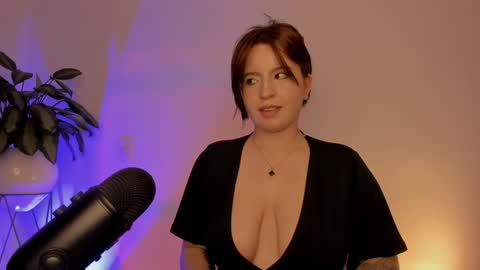 Snapshot of camidoll_10 chatting on 01-19-25, 11:01 camila online show from 01-19-25, 11:01