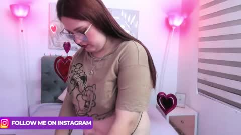 Snapshot of camiila_osorio chatting on 02-12-25, 02:24 Camila Osorio online show from 02-12-25, 02:24