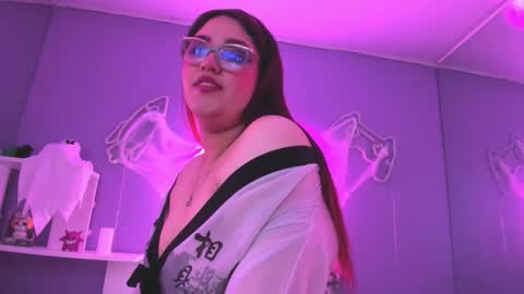 Snapshot of camiila_osorio chatting on 10-24-25, 06:59 Camila Osorio online show from 10-24-25, 06:59