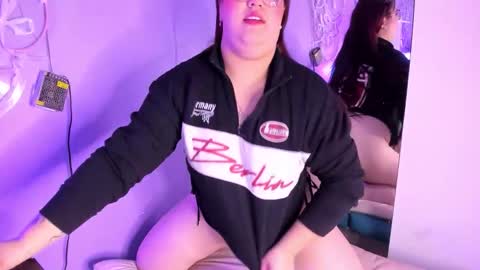 Camila Osorio online show from 11-20-25, 03:12