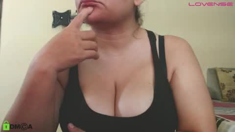 Snapshot of camiilahotxxx chatting on 05-15-26, 11:01 Camila online show from 05-15-26, 11:01