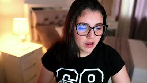 Snapshot of camila_buitrago chatting on 01-11-26, 09:31 Camila buitrago online show from 01-11-26, 09:31