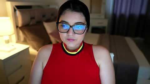 Snapshot of camila_buitrago chatting on 01-15-26, 10:35 Camila buitrago online show from 01-15-26, 10:35