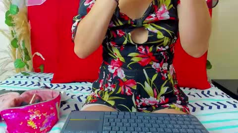 camila_collins7 online show from 10-23-25, 12:37