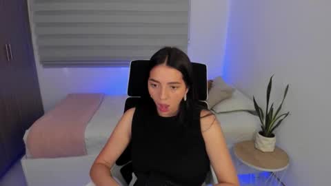  C A M I  online show from 02-25-26, 05:44