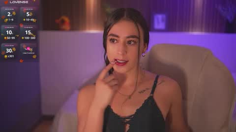 Snapshot of camila_martinez9 chatting on 11-11-25, 11:43 camila_martinez9 online show from 11-11-25, 11:43