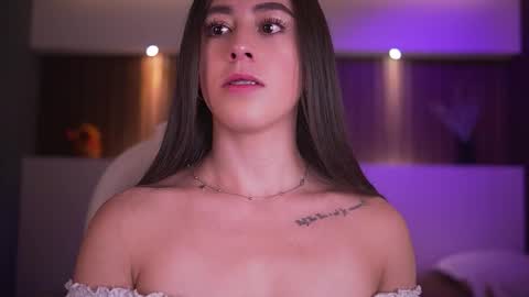 Snapshot of camila_martinez9 chatting on 11-20-25, 11:32 camila_martinez9 online show from 11-20-25, 11:32