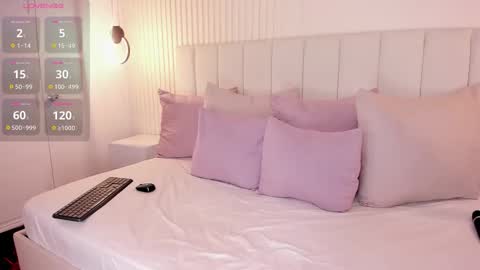 Snapshot of camila_moretti chatting on 10-14-25, 11:55 Camila online show from 10-14-25, 11:55