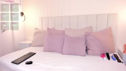 Snapshot of camila_moretti chatting on 11-13-25, 11:42 Camila online show from 11-13-25, 11:42