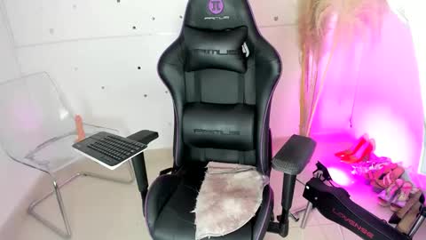 Snapshot of camila_peachcooper chatting on 01-22-25, 05:26 natalia bigpeach online show from 01-22-25, 05:26