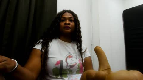 Snapshot of camila_sandoval_01 chatting on 02-17-25, 03:04 Camila online show from 02-17-25, 03:04