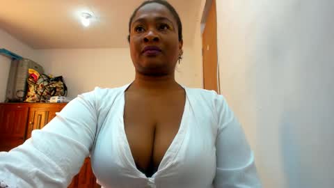 Snapshot of camila_sandoval_01 chatting on 09-28-25, 09:09 Camila online show from 09-28-25, 09:09