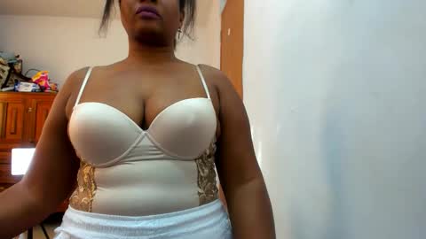 Snapshot of camila_sandoval_01 chatting on 10-10-25, 09:25 Camila online show from 10-10-25, 09:25