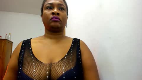 Snapshot of camila_sandoval_01 chatting on 10-24-25, 09:06 Camila online show from 10-24-25, 09:06