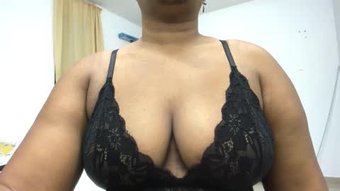 Snapshot of camila_sandoval_01 chatting on 11-21-25, 10:25 Camila online show from 11-21-25, 10:25