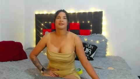 Snapshot of camila_valenciia_ chatting on 04-21-26, 10:43 Camila online show from 04-21-26, 10:43