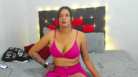 Snapshot of camila_valenciia_ chatting on 04-22-26, 02:58 Camila online show from 04-22-26, 02:58