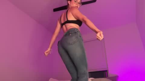 Camila online show from 10-08-25, 12:19