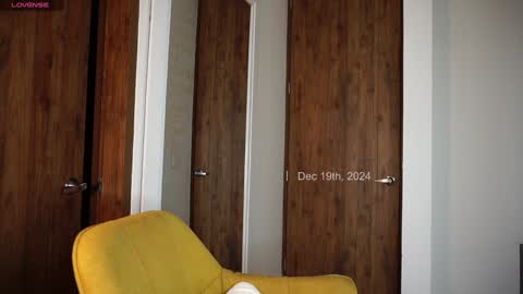 Snapshot of camilagomezz chatting on 12-19-24, 11:25 Camila online show from 12-19-24, 11:25