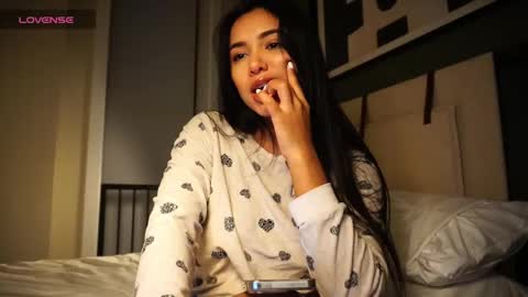 Snapshot of camilagomezz chatting on 01-21-25, 10:08 Camila online show from 01-21-25, 10:08