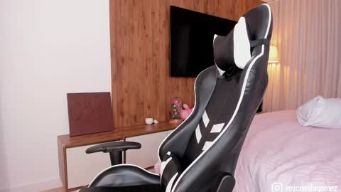 Snapshot of camilagomezz chatting on 10-06-25, 08:06 Camila online show from 10-06-25, 08:06