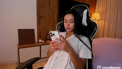 Snapshot of camilagomezz chatting on 10-16-25, 02:12 Camila online show from 10-16-25, 02:12