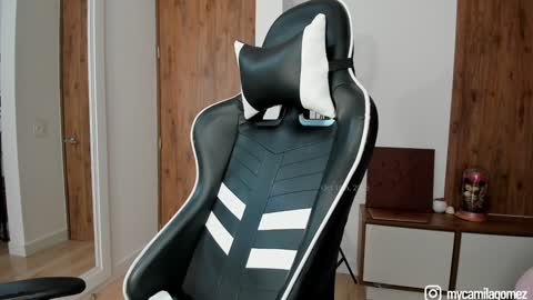 Snapshot of camilagomezz chatting on 10-18-25, 02:18 Camila online show from 10-18-25, 02:18