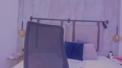 Snapshot of camilagrey_mml chatting on 10-15-25, 08:09 Camila online show from 10-15-25, 08:09