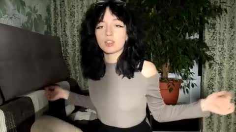 Snapshot of camilaligons chatting on 12-16-25, 03:39 Reily online show from 12-16-25, 03:39