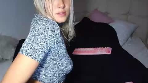 Snapshot of camilamarsh chatting on 06-17-26, 02:51 camilamarsh online show from 06-17-26, 02:51