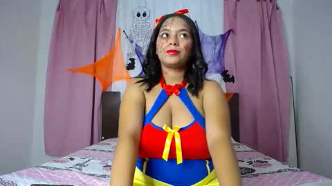 Snapshot of camilasex0 chatting on 10-31-25, 10:11 camilasex0 online show from 10-31-25, 10:11