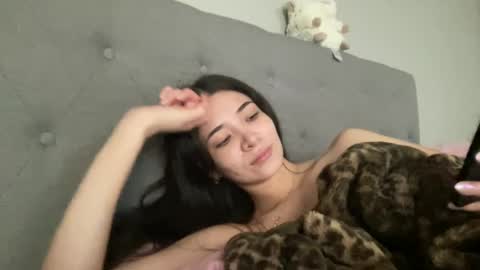 Snapshot of camilaxcruz chatting on 09-18-25, 12:40 Camila Cruz online show from 09-18-25, 12:40