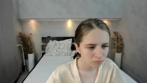 Camilla online show from 10-31-25, 01:06