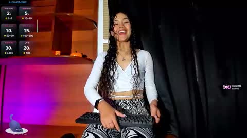 Snapshot of camilla_miller01 chatting on 11-19-25, 08:53 camilla_miller01 online show from 11-19-25, 08:53