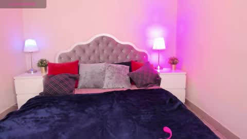 camilladreamer online show from 10-15-25, 04:18