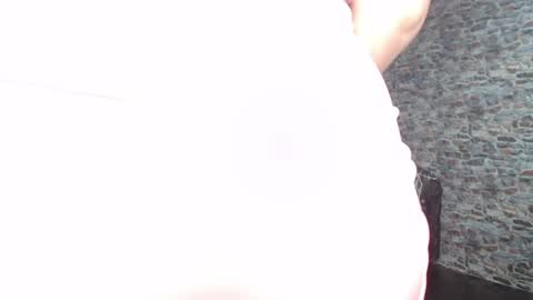 Snapshot of camille_diaz19 chatting on 01-01-25, 10:03 Camille online show from 01-01-25, 10:03