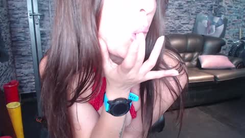 Snapshot of camille_diaz19 chatting on 02-06-25, 09:28 Camille online show from 02-06-25, 09:28