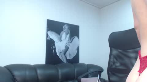 Snapshot of camille_diaz19 chatting on 10-24-25, 09:55 Camille online show from 10-24-25, 09:55