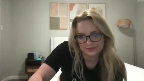 Snapshot of camilleclairexo chatting on 03-27-26, 09:10 camilleclairexo online show from 03-27-26, 09:10