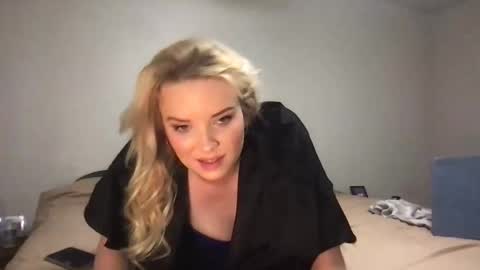 Snapshot of camilleclairexo chatting on 04-05-26, 03:15 camilleclairexo online show from 04-05-26, 03:15