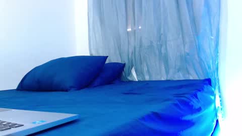 camilo_contre21 online show from 03-11-25, 07:47