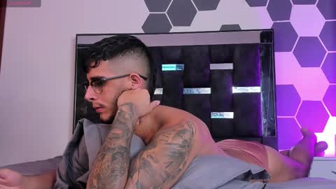   INDEPENDENT MODEL online show from 02-15-25, 02:00