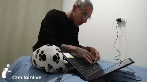 Snapshot of camiloinlive chatting on 03-12-25, 12:42 camiloinlive online show from 03-12-25, 12:42