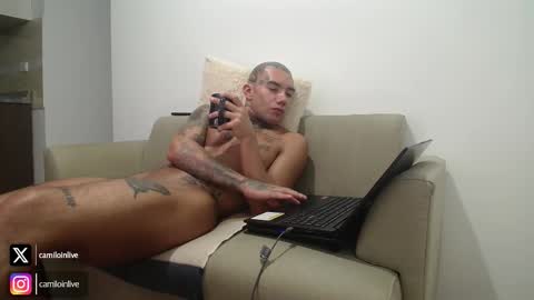 Snapshot of camiloinlive chatting on 10-22-25, 02:56 camiloinlive online show from 10-22-25, 02:56