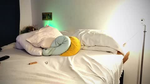 Snapshot of camilosaennz chatting on 02-06-25, 04:42 camilo online show from 02-06-25, 04:42