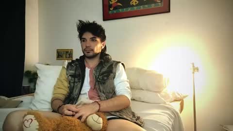 Snapshot of camilosaennz chatting on 02-13-25, 10:44 camilo online show from 02-13-25, 10:44