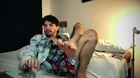 Snapshot of camilosaennz chatting on 02-15-25, 01:10 camilo online show from 02-15-25, 01:10